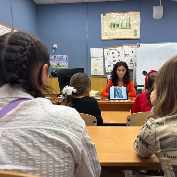 18.10.2025 - Открытый урок по народному творчеству преподавателя Виктории Романовны Гавриловой на тему: «Песенная традиция некрасовских казаков».